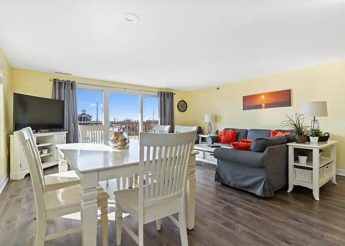 Oceanview On 44th St 3br2ba Balcony Views Of Sunrise & Sunset Pool Ocean Stadt