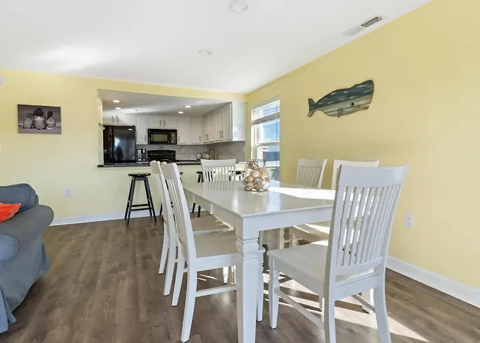 Oceanview On 44th St 3br2ba Balcony Views Of Sunrise & Sunset Pool