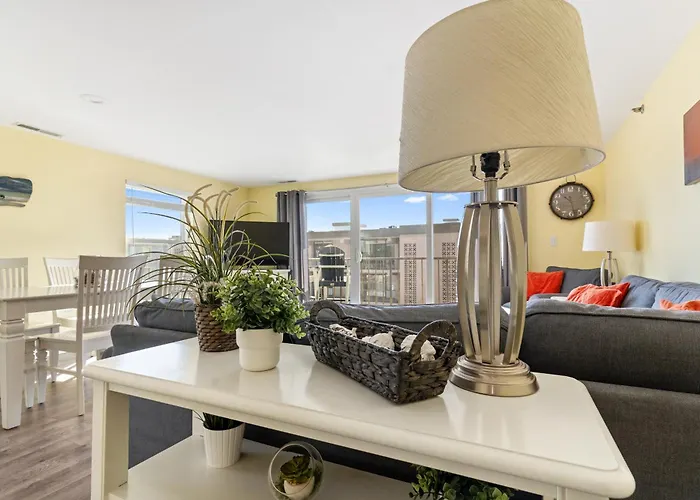 Oceanview On 44th St 3br2ba Balcony Views Of Sunrise & Sunset Pool