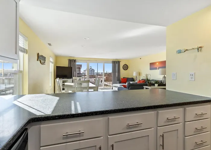 Oceanview On 44th St 3br2ba Balcony Views Of Sunrise & Sunset Pool