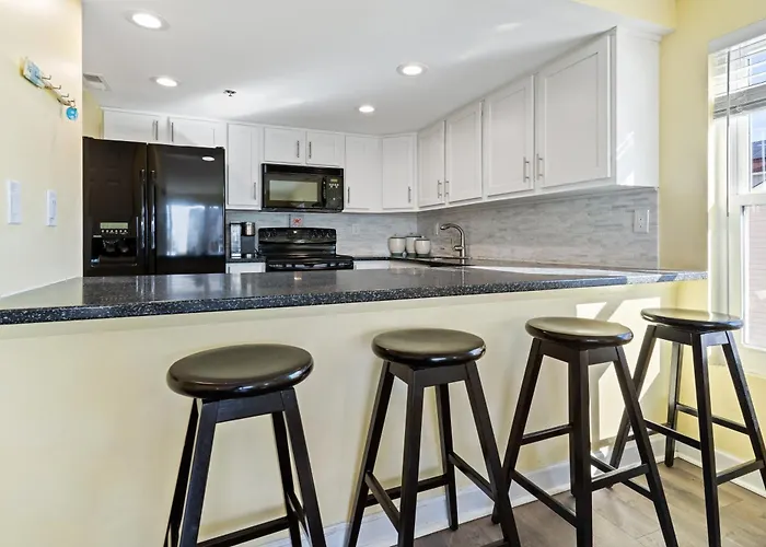Oceanview On 44th St 3br2ba Balcony Views Of Sunrise & Sunset Pool