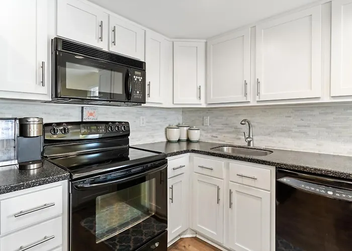 Oceanview On 44th St 3br2ba Balcony Views Of Sunrise & Sunset Pool *