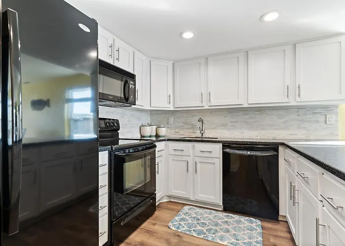 Oceanview On 44th St 3br2ba Balcony Views Of Sunrise & Sunset Pool